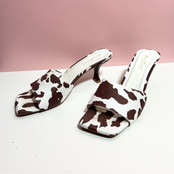 Vintage Shoes - Y2K 2000s soft brown cow print kitten heels
